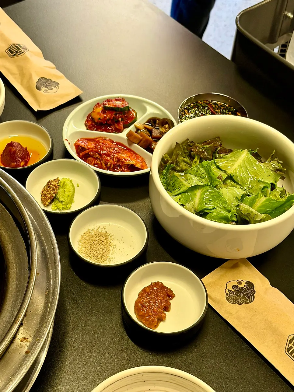오이소박이와 김치 등 기본 상차림 반찬
