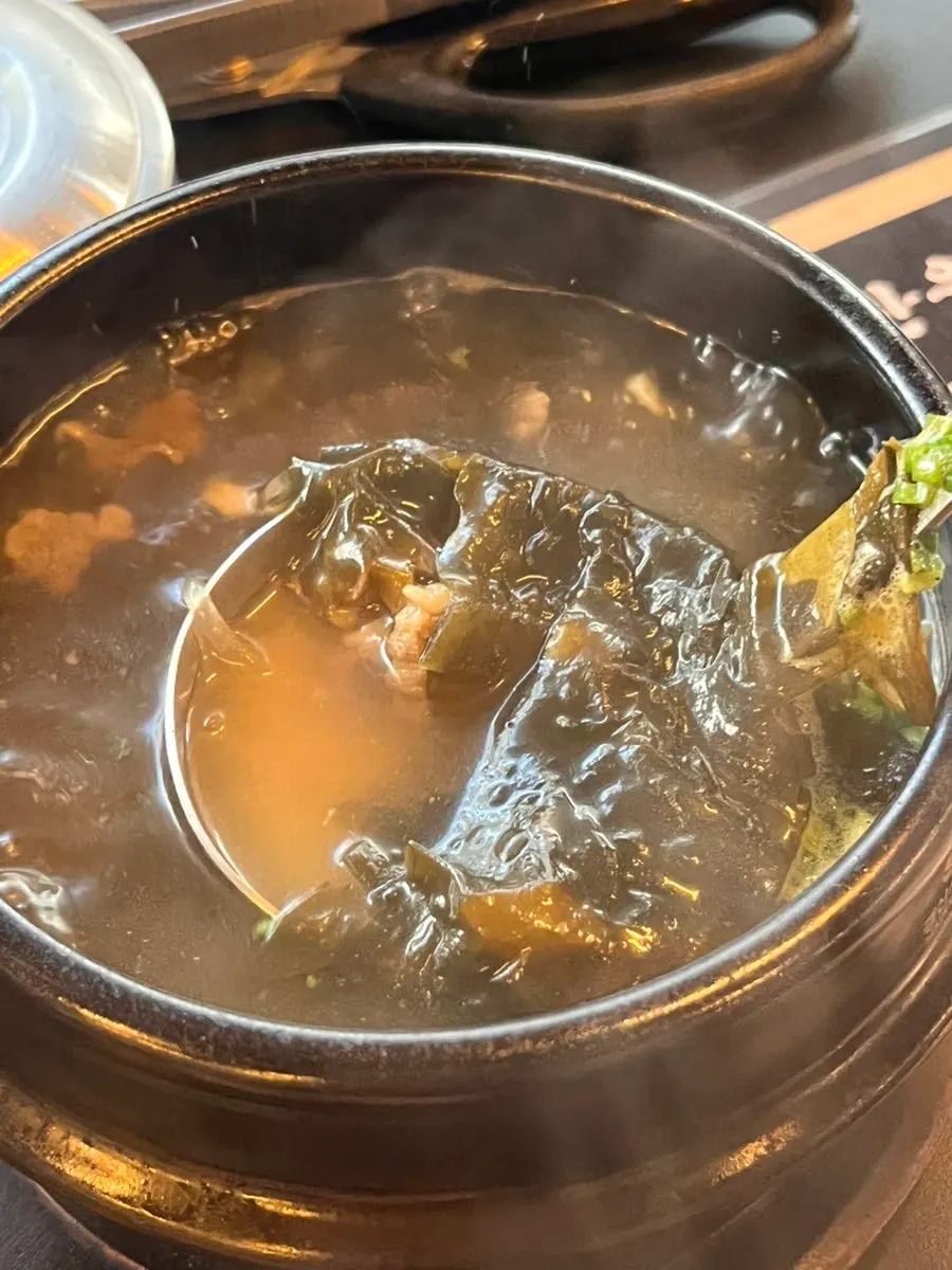 불판에 올린 돌격한우 한우 구이