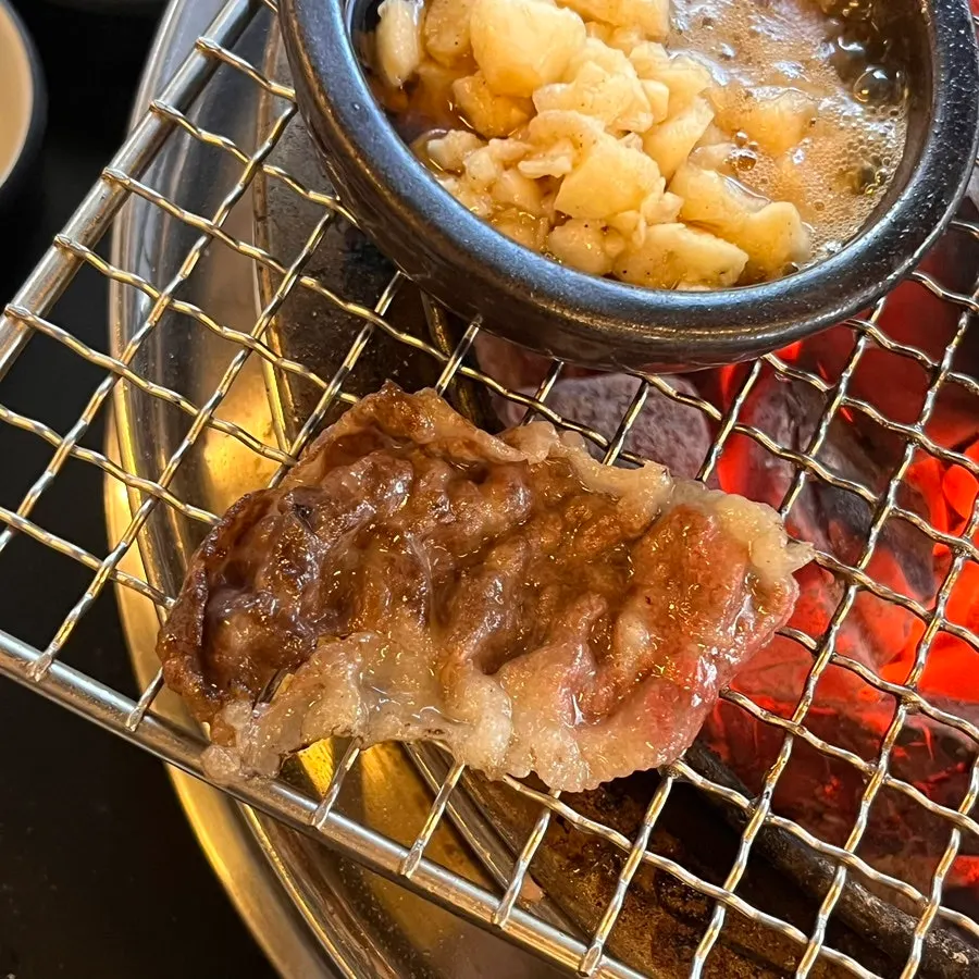 마농고추간장에 찍은 차돌박이 한 점