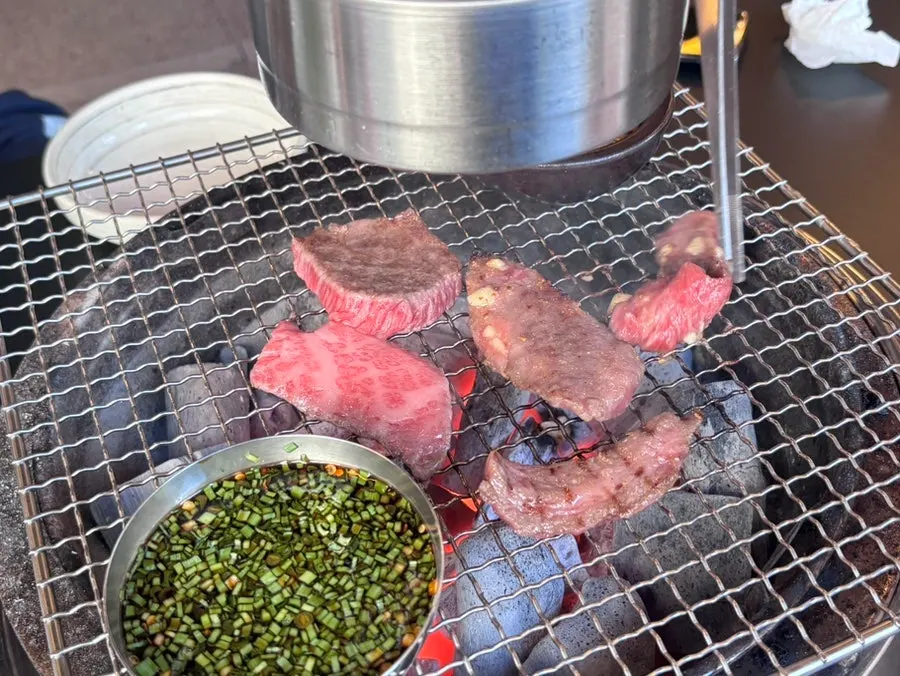 숯불에 구워진 마농갈비살