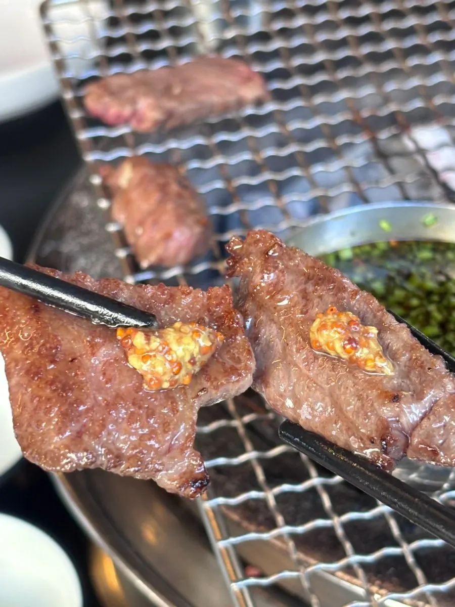 마농갈비살과 한우갈비살을 함께 구운 불판