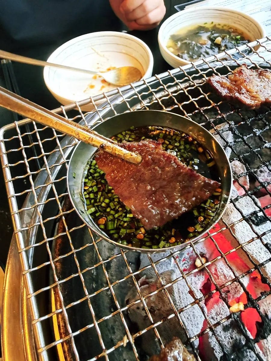 소금과 고추냉이 소스 접시