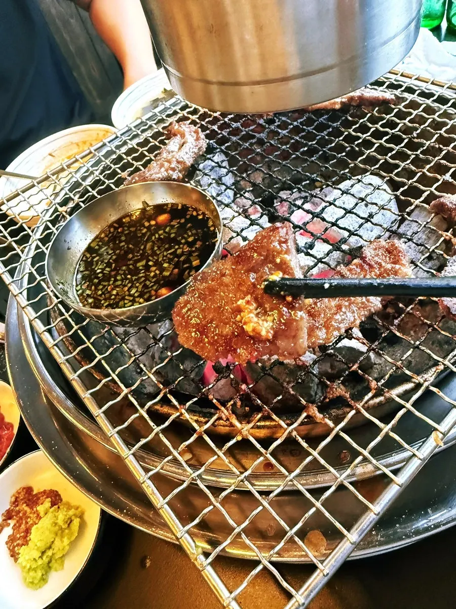마늘 소스를 곁들인 마농갈비살