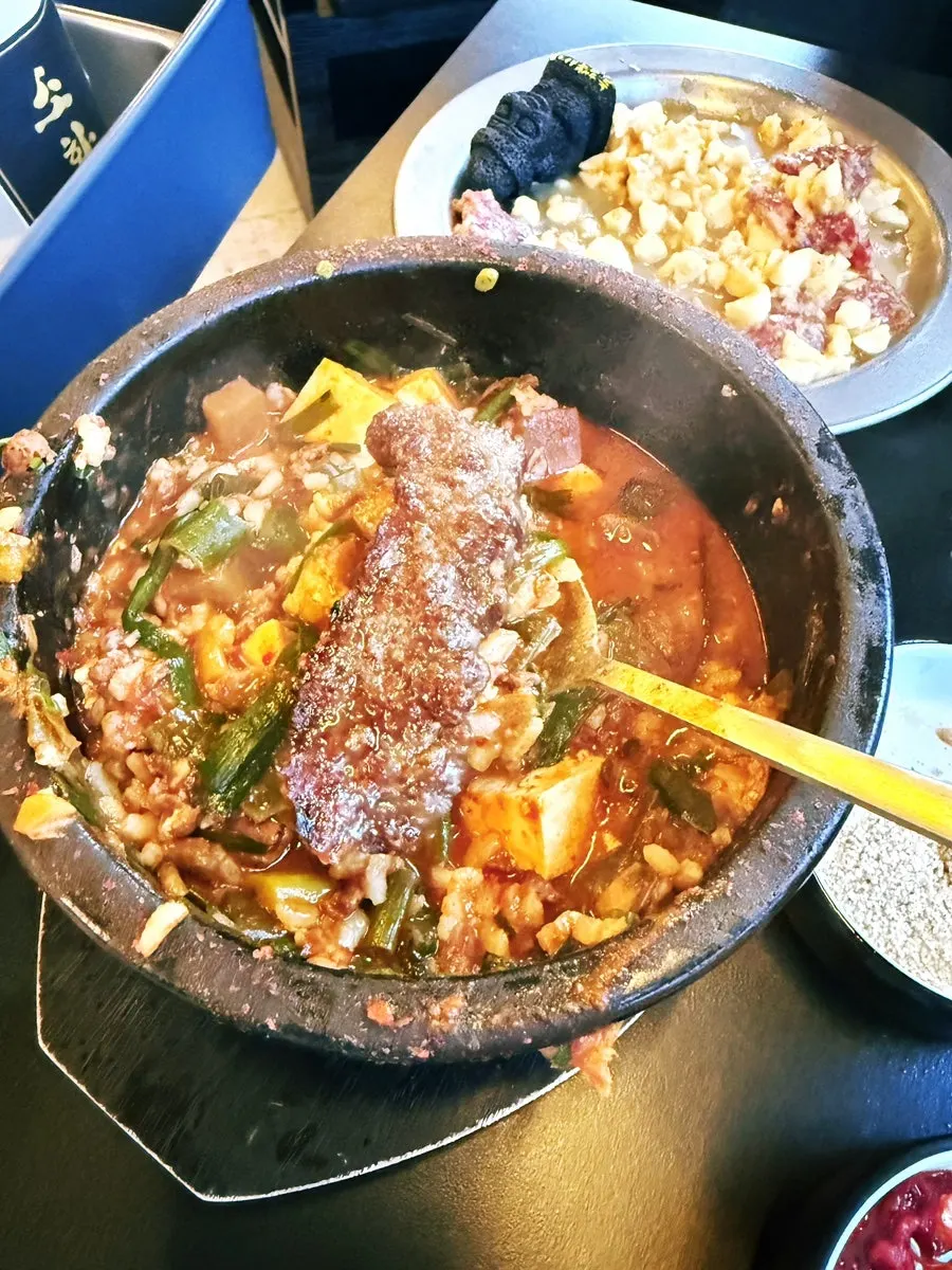 식사를 마친 돌격한우 테이블