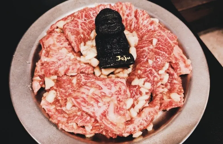 Top-grade 1++ hanwoo manong galbisal piled with garlic seasoning