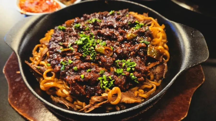 Dolgyeok jjajang jjapaghetti loaded with meat