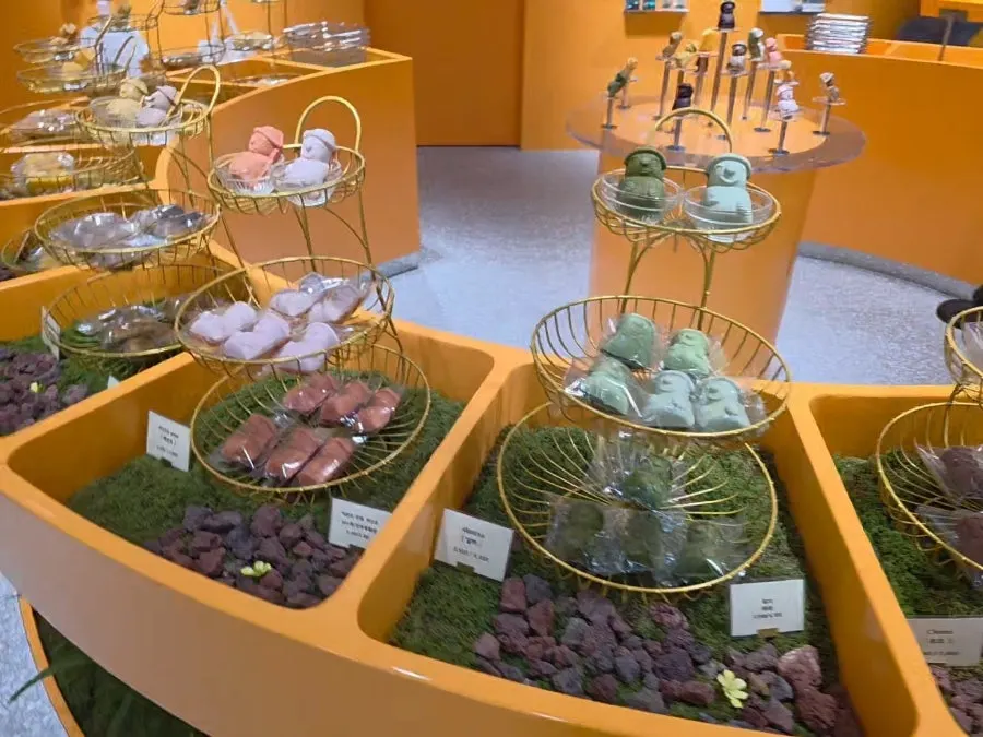 Basket for picking Harubangne in the store