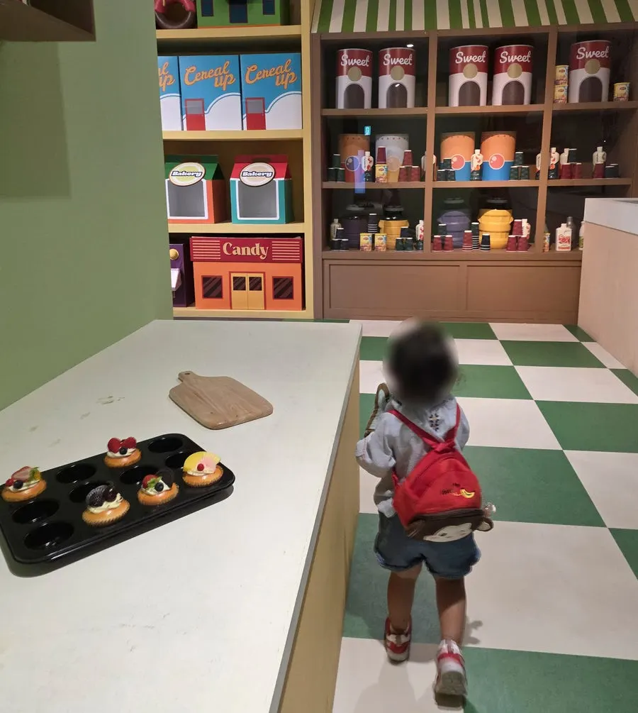 Exhibit near the end of the Theme Park Toon route