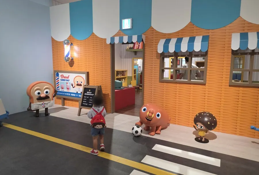 Activity zone and character sculpture at Theme Park Toon