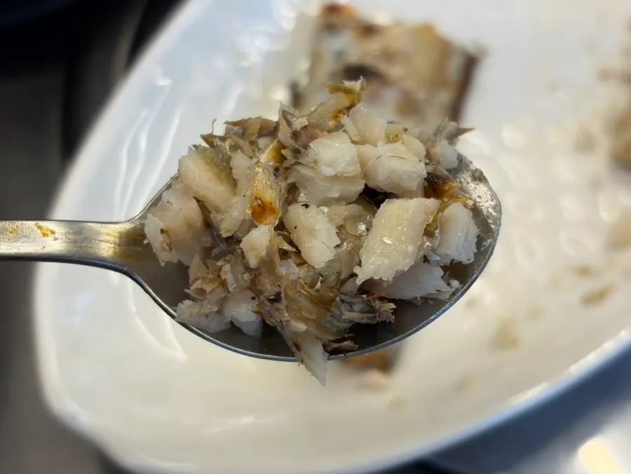 A tender piece of grilled cutlassfish