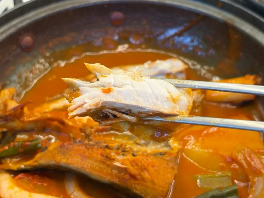 Braised mackerel simmered with radish