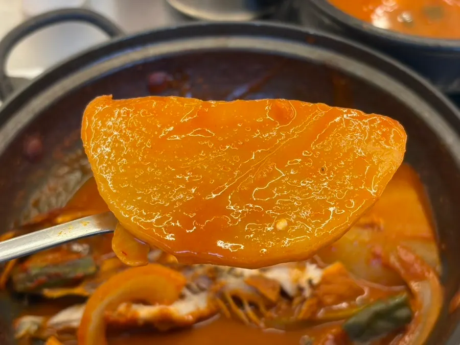 Radish soaked in braising sauce