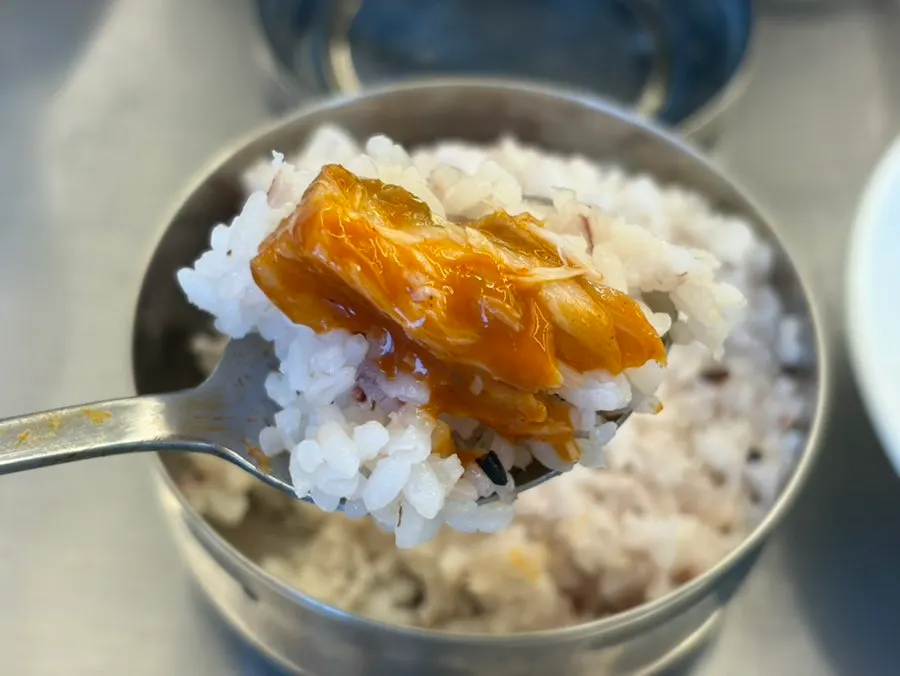Braised mackerel eaten together with rice
