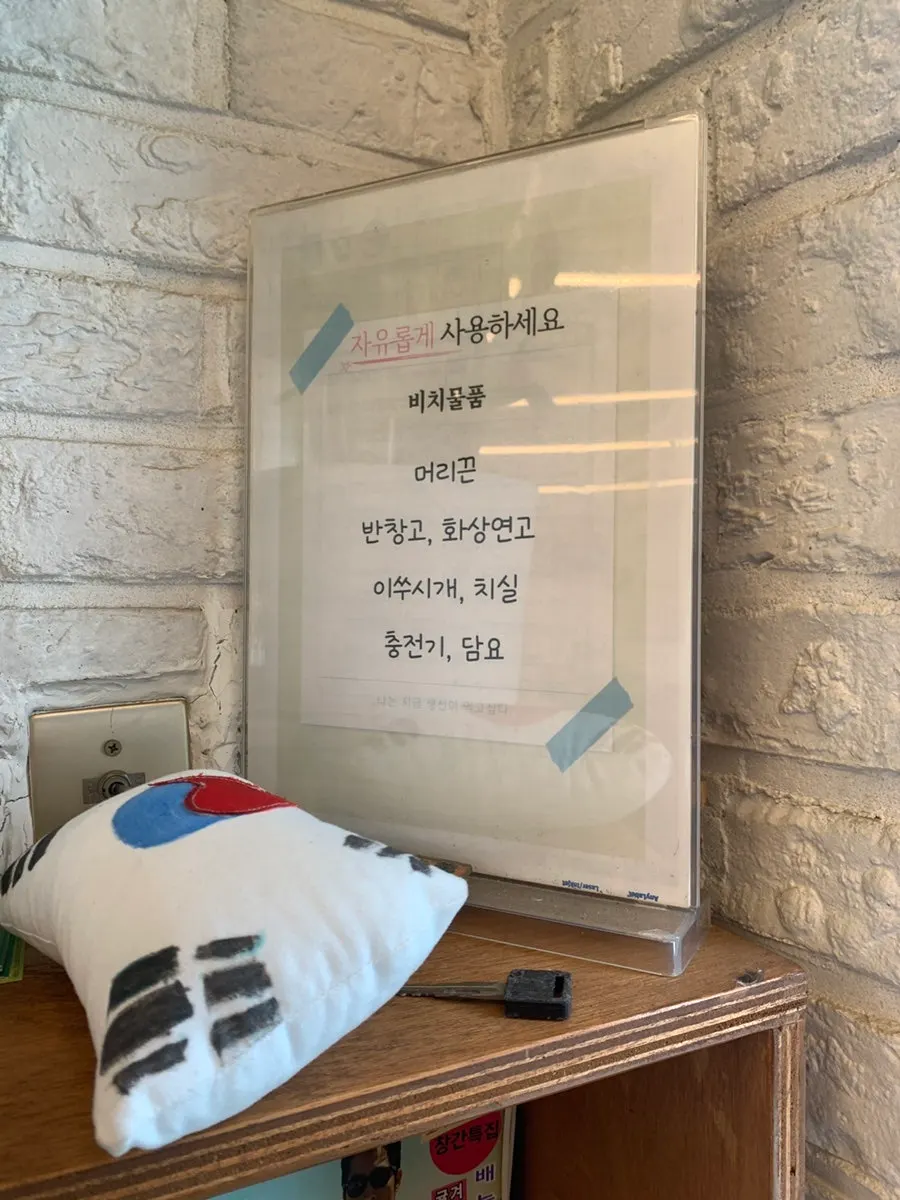 입구에 붙은 대표메뉴 4가지 사진과 가격