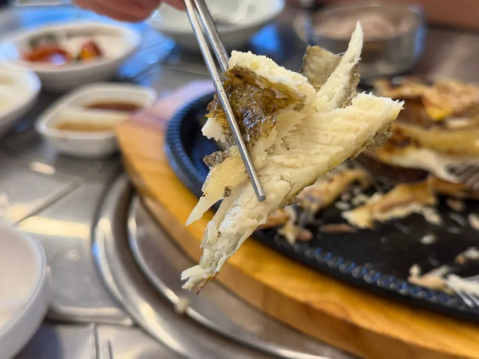 살을 발라낸 생선구이 속살