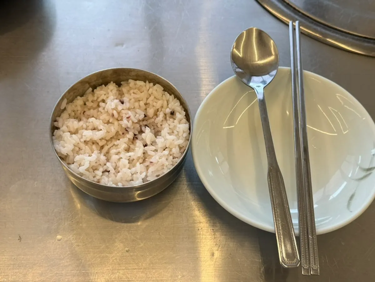 공깃밥까지 세팅된 아빠정식 상차림