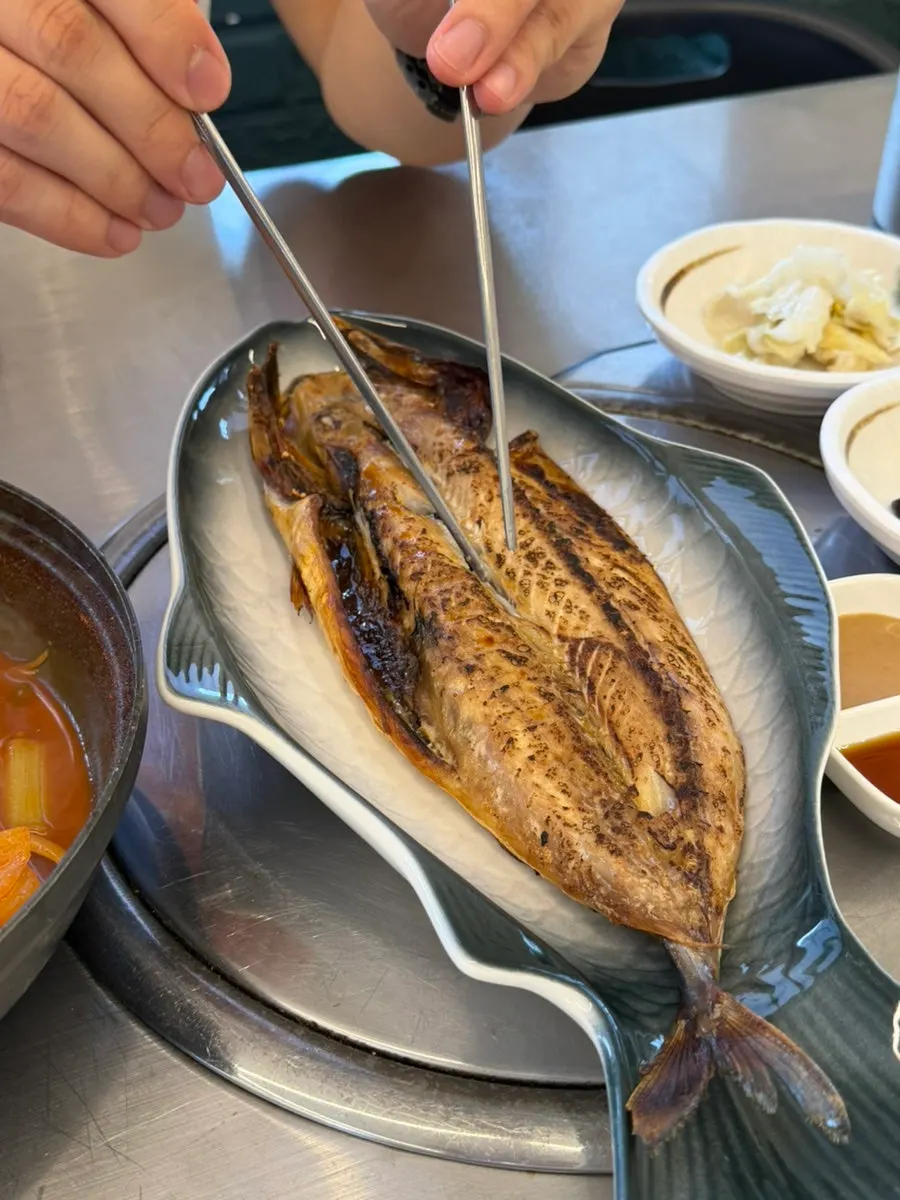 곁들임으로 주문한 큼직한 계란찜