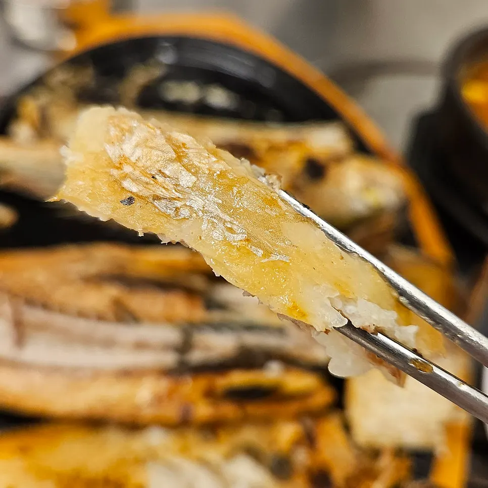 Soft, clean-tasting grilled cutlassfish