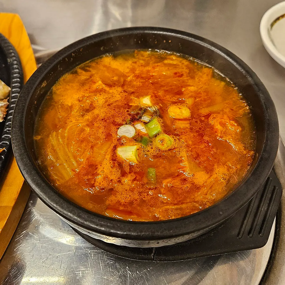 Spicy kimchi jjigae served with the set