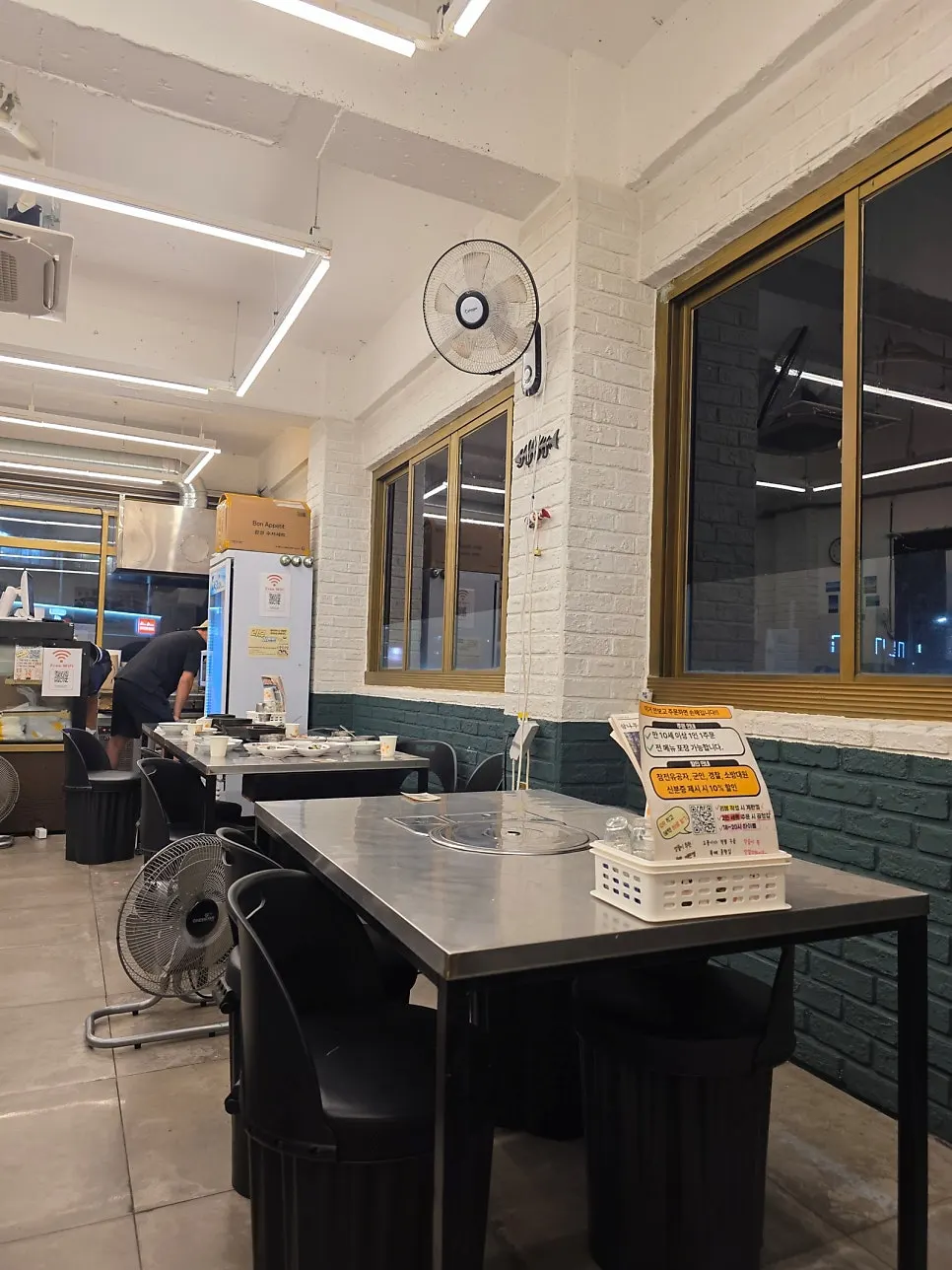 Interior with a comfortable atmosphere for a casual meal