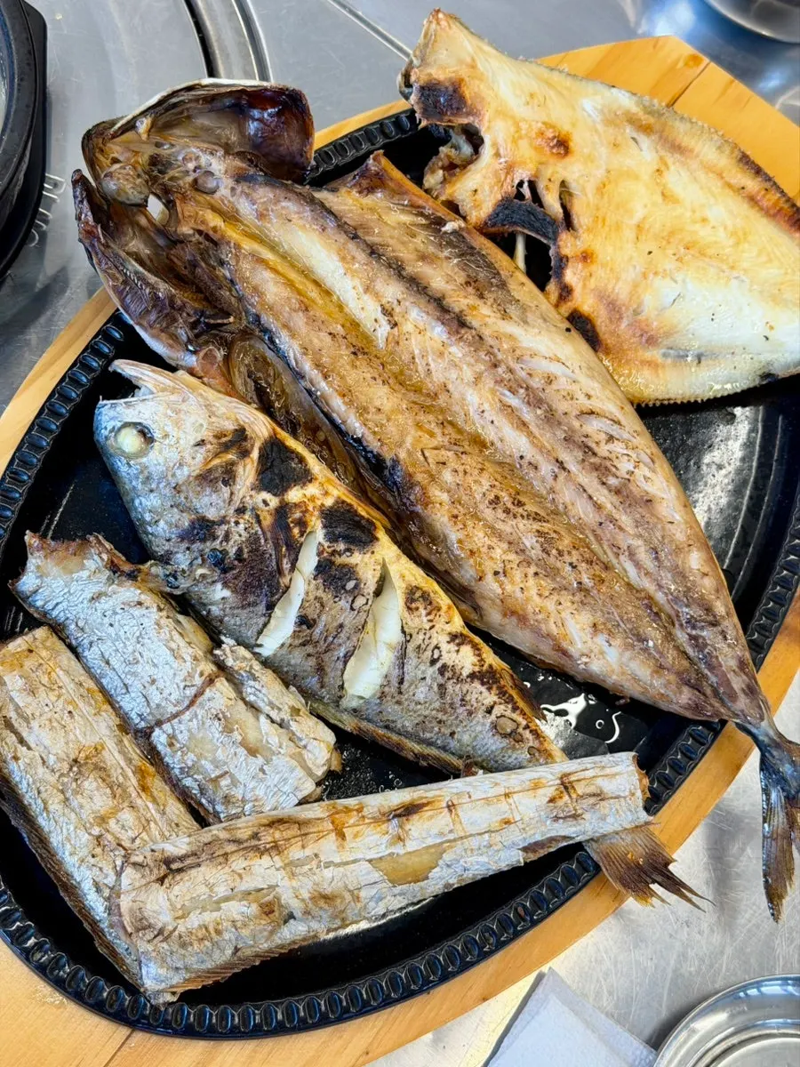 생선구이와 밥 한 상 구성