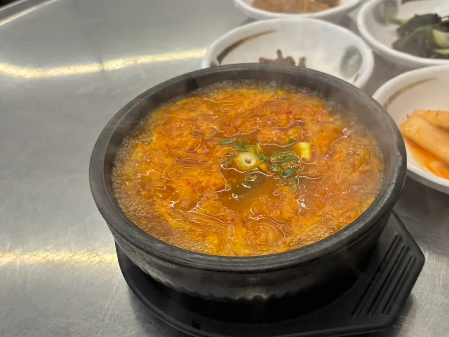 Kimchi jjigae served first