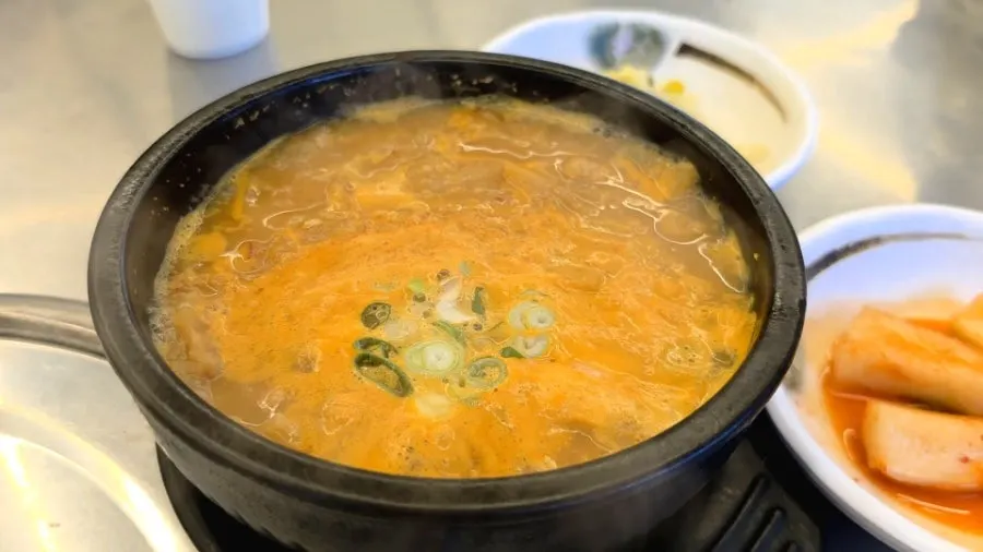 김치가 들어간 청국장찌개