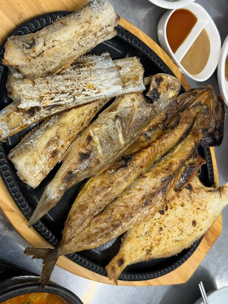 김치찌개와 함께 차려진 상차림