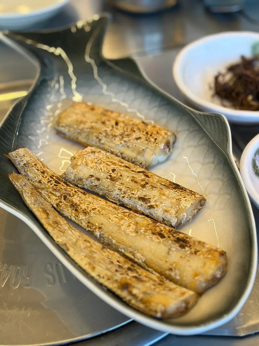 신문 형태로 만든 테이블 메뉴판