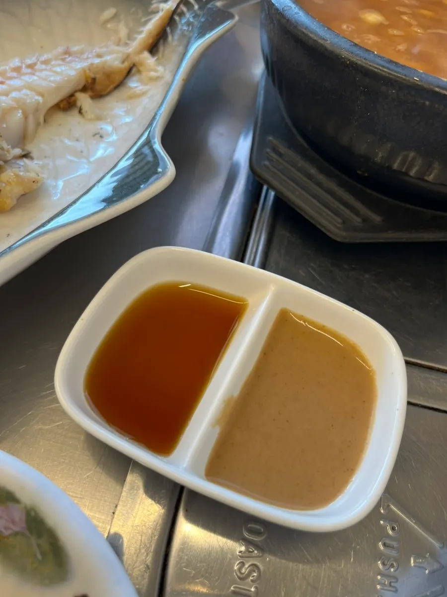 밥과 곁들인 옥돔구이 한 점