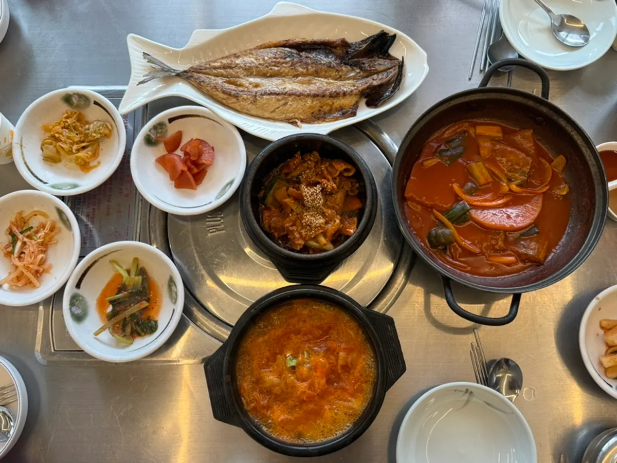 Full spread of the eomma jeongsik set