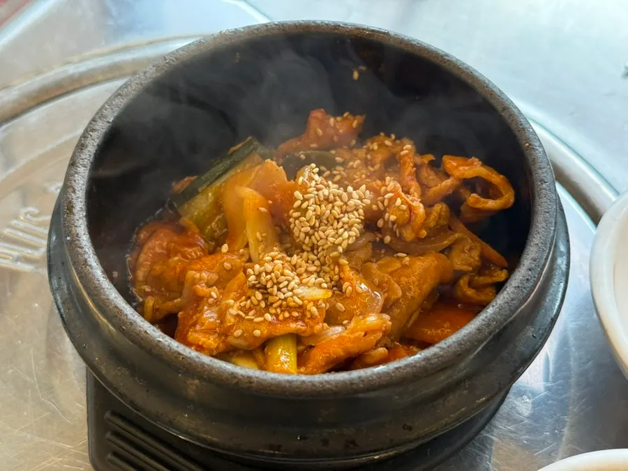 Stir-fried pork included with the eomma jeongsik