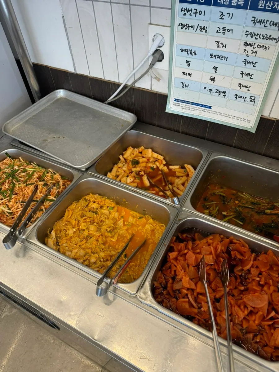 Self-service bar for refilling banchan