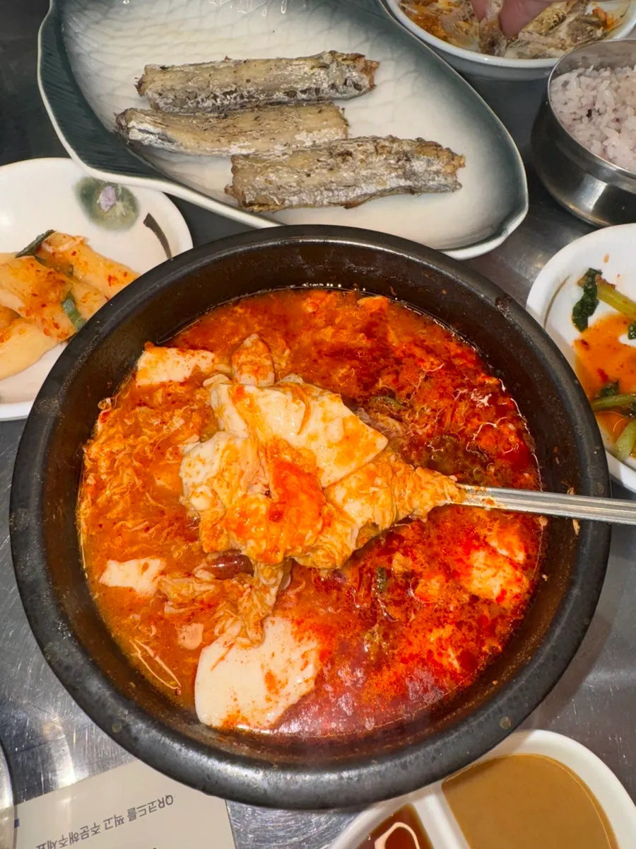 Spicy soft tofu stew chosen with the Mom’s Set Meal