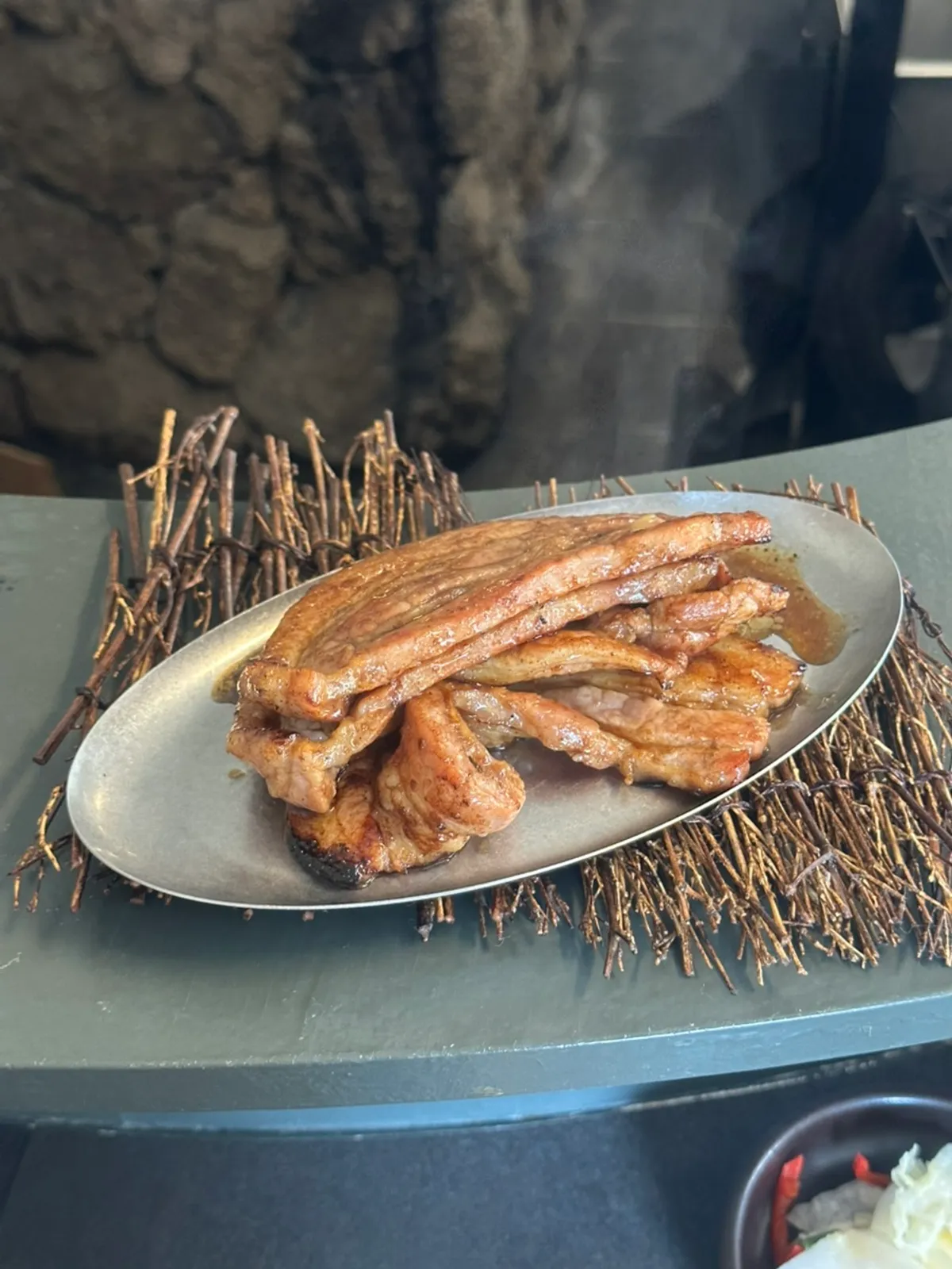 적토발효구이 대표 메뉴 젓삼겹 한 접시