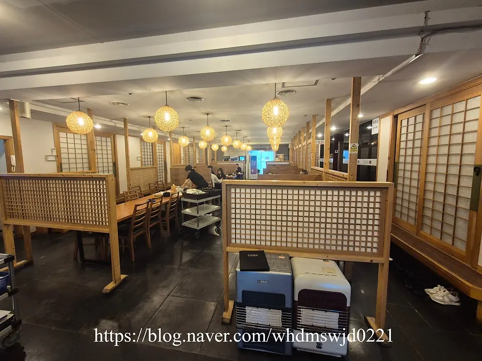 전복촌 홀 좌석 내부