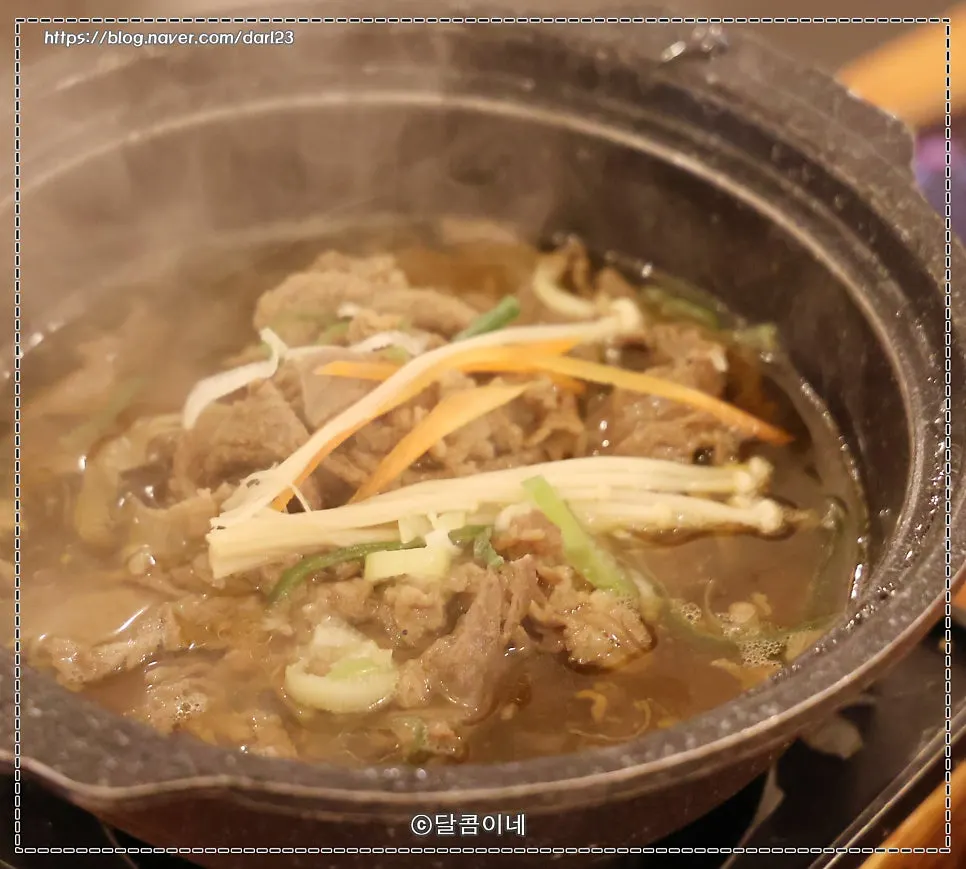 팔팔 끓여 나온 해물누룽지탕