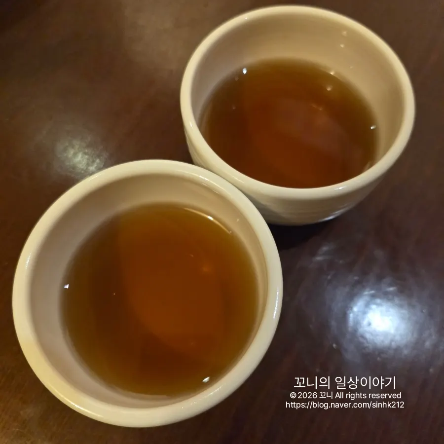후식으로 나온 매실차
