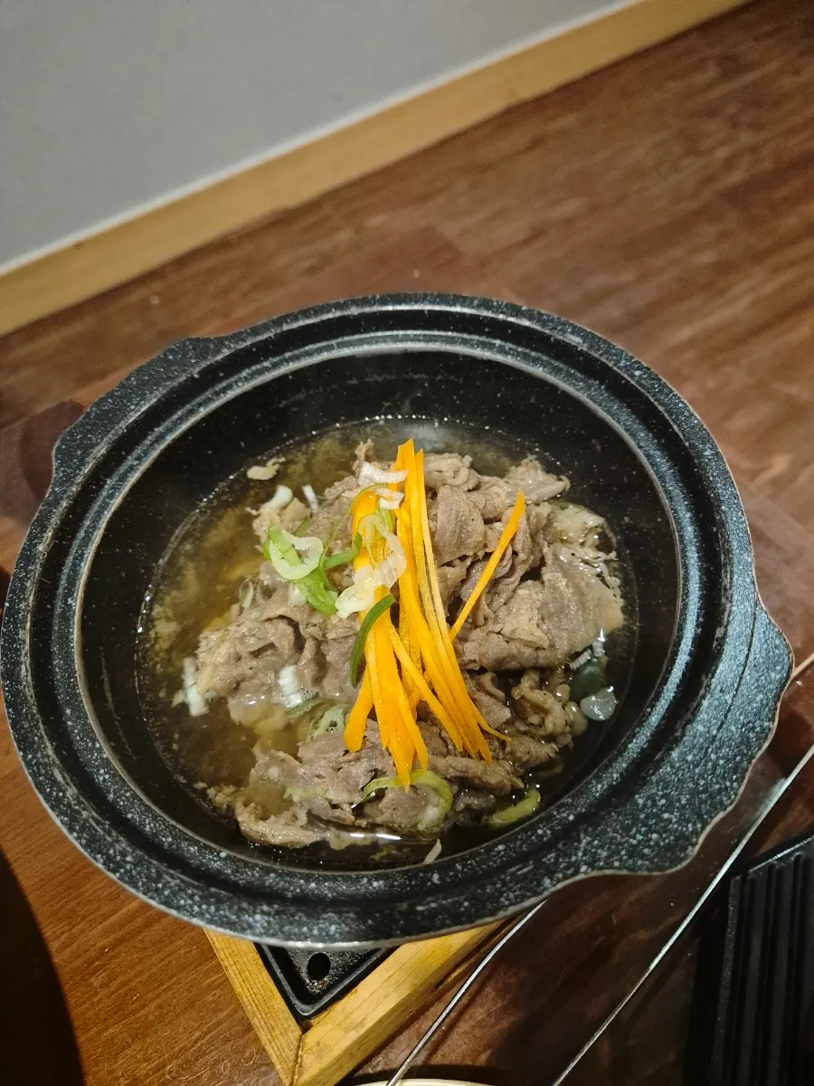 전복 외 메뉴가 곁들여진 정식 반찬