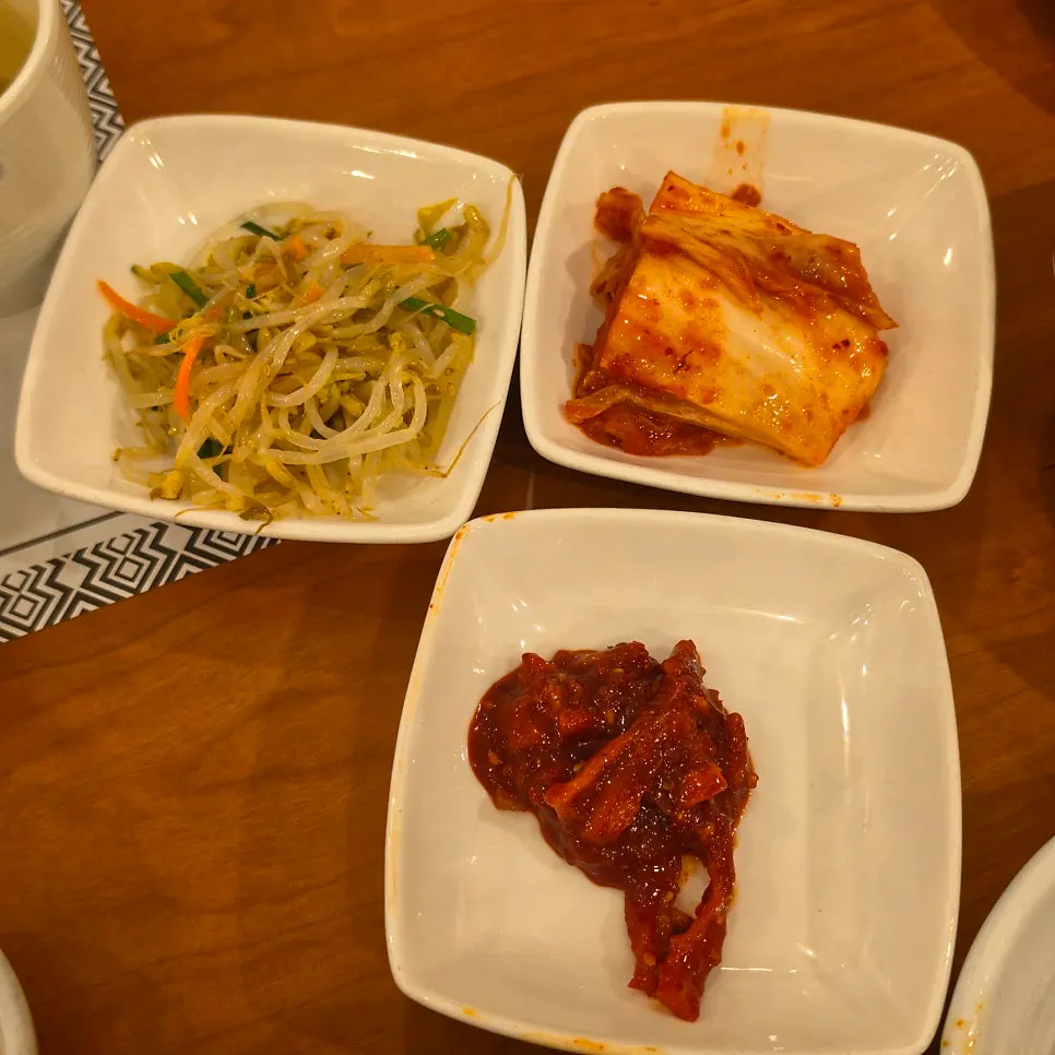 공기밥과 함께 나온 밑반찬