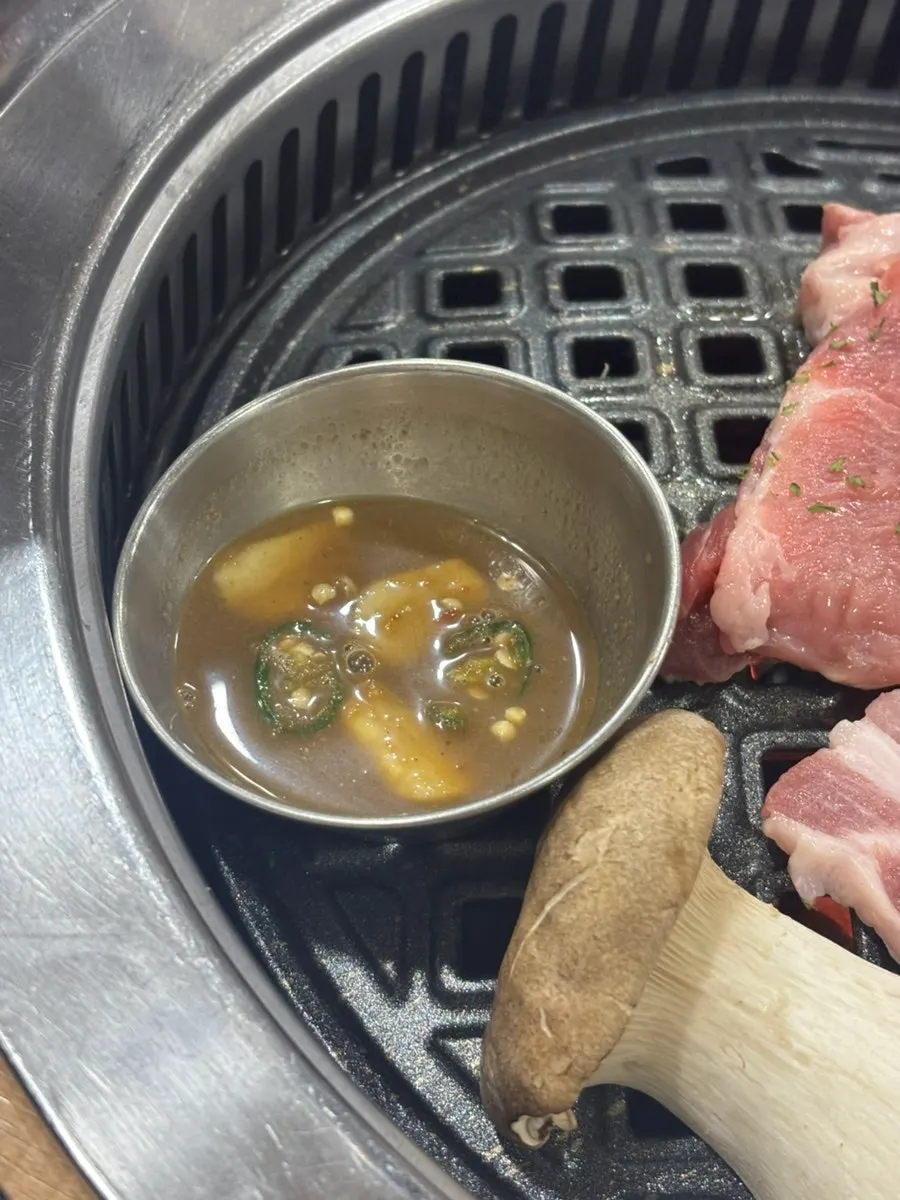 Grillable pork skin placed on top of the meat