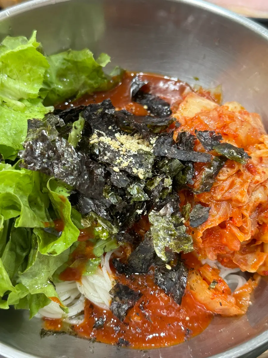Kimchi mari guksu in dongchimi broth