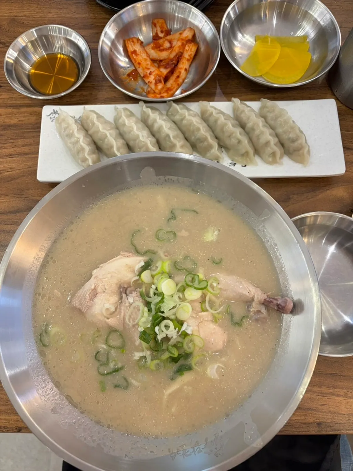 Signature photo of Eonyang Dak Kalguksu Songcheon-dong Eco City Branch