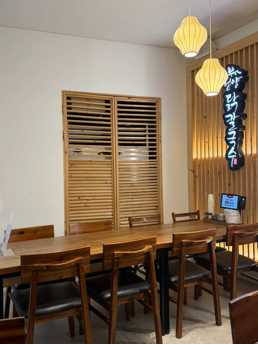 Interior of Eonyang Dak Kalguksu with Saturday afternoon customers