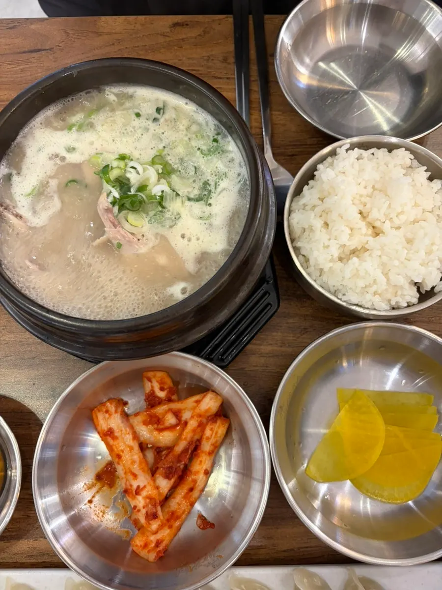 Chicken noodle soup with rice on the side near Jeonbuk National Univ Hospital, Eonyang Dak Kalguksu Songcheon-dong Eco City Branch