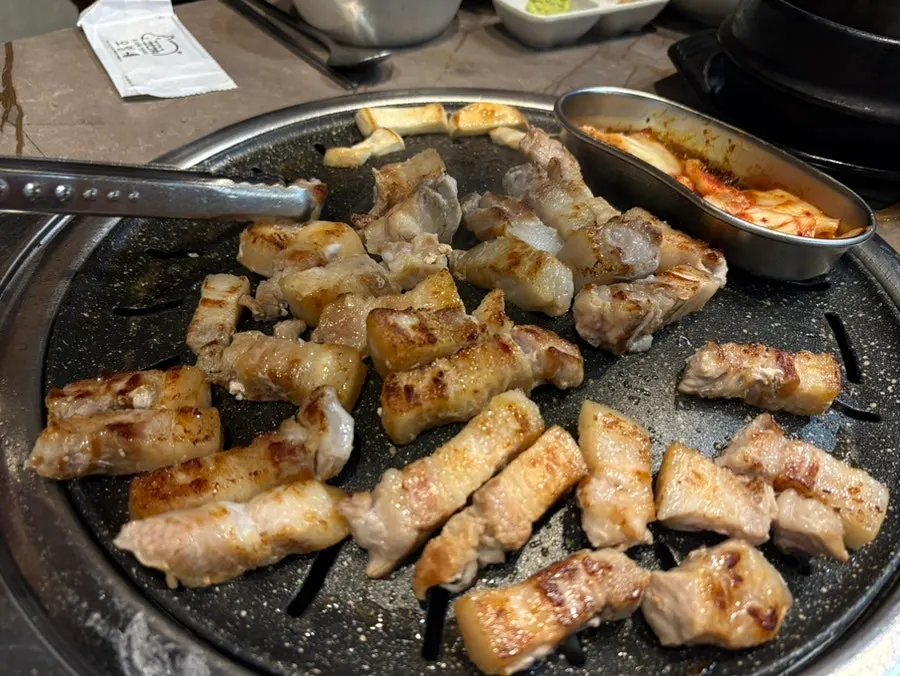 삼겹살 굽는 과정 사진
