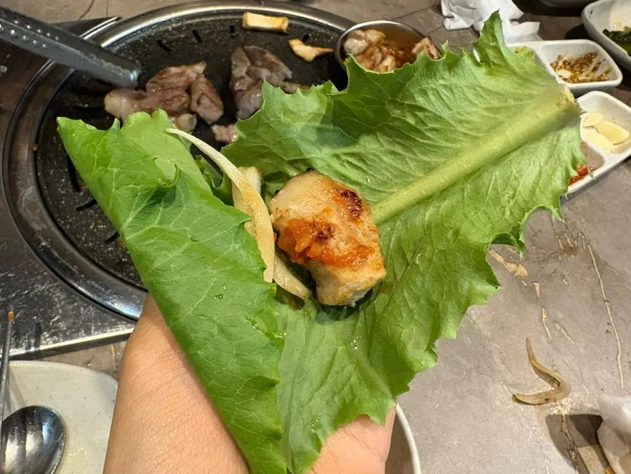 쌈으로 먹는 삼겹살 사진
