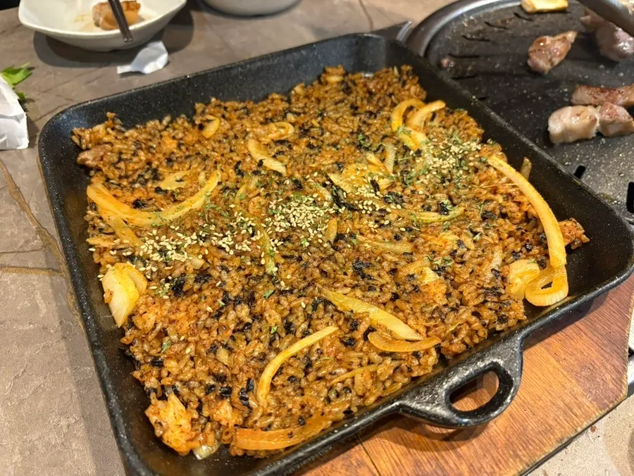 마무리 고기 듬뿍 볶음밥 사진