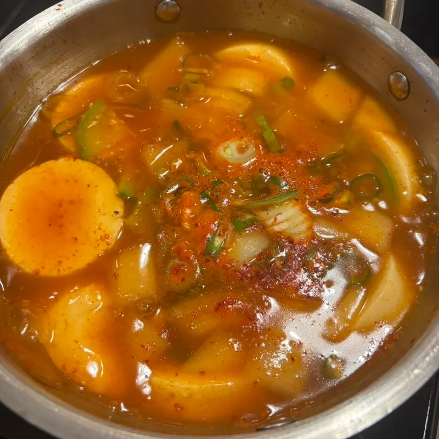 정갈하게 차려진 밑반찬 접시