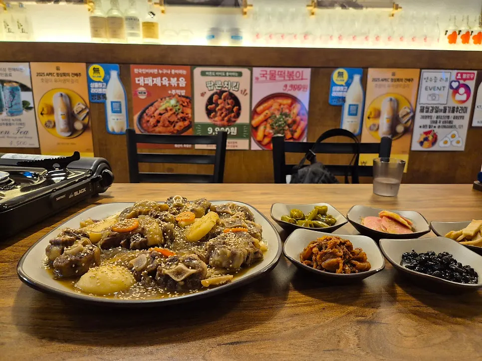 Oxtail stew served as a drinking snack